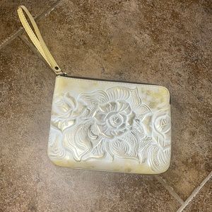✨patricia nash✨beautiful gold and cream leather wristlet